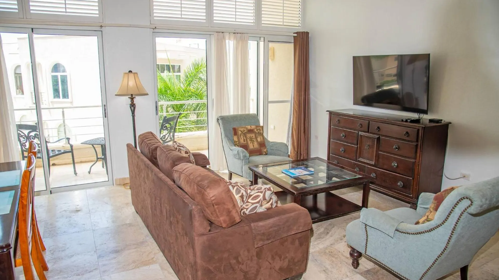 Apartament Ocean Bliss: Balcony & Pools & Peloton Bike! Cupecoy