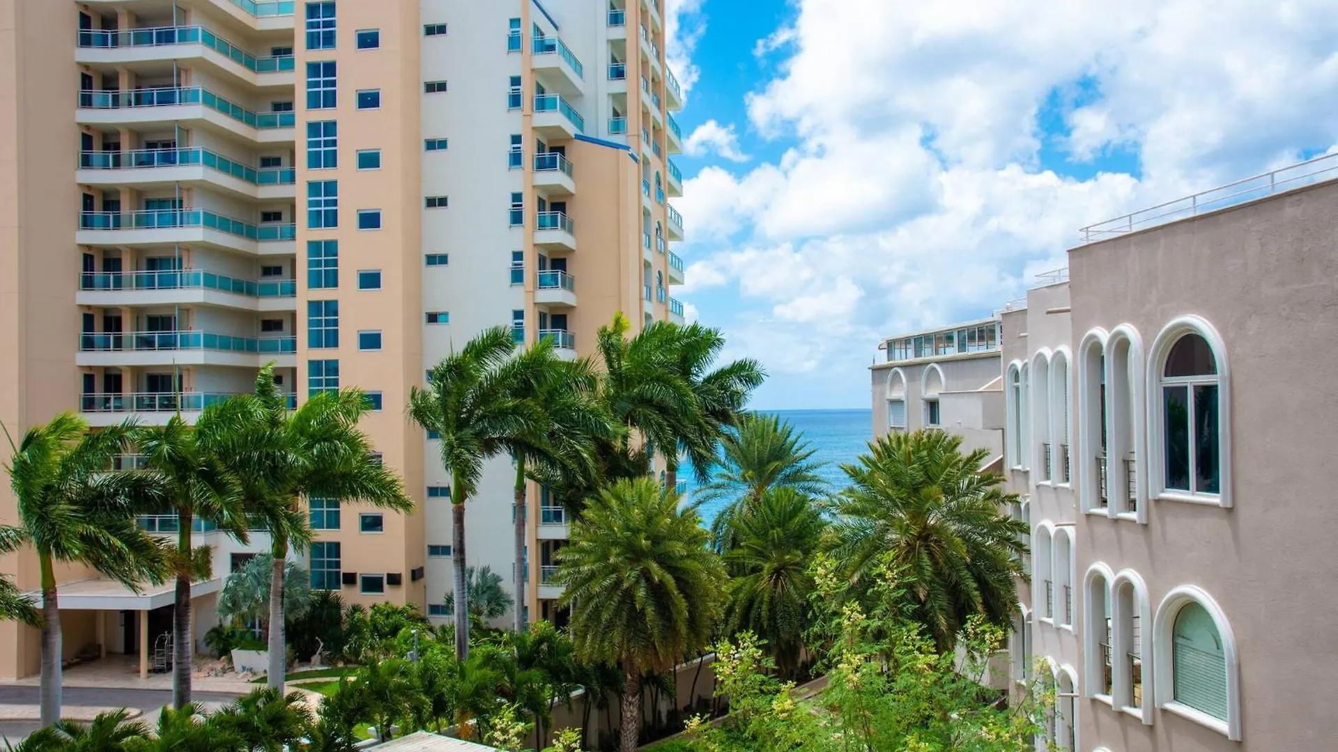 Apartament Ocean Bliss: Balcony & Pools & Peloton Bike! Cupecoy   Cupecoy (Sint Maarten)